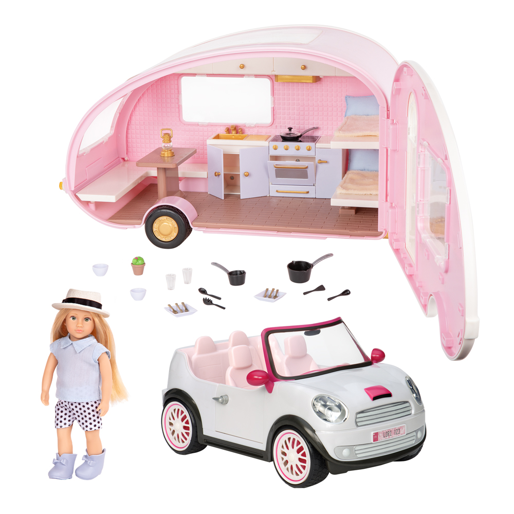LORI Puppe Eliza mit Auto & Wohnwagen